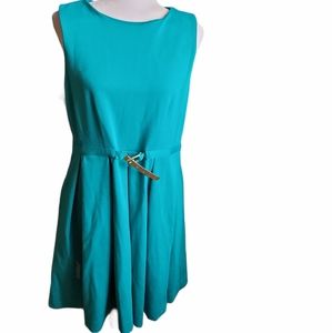 Jennifer lopes jlo green a line sleeveless dress with belt Pleated midi length